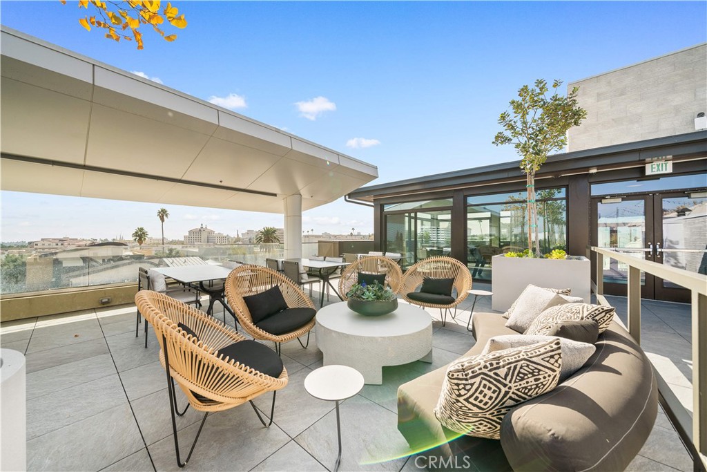 709 E Walnut Street 420