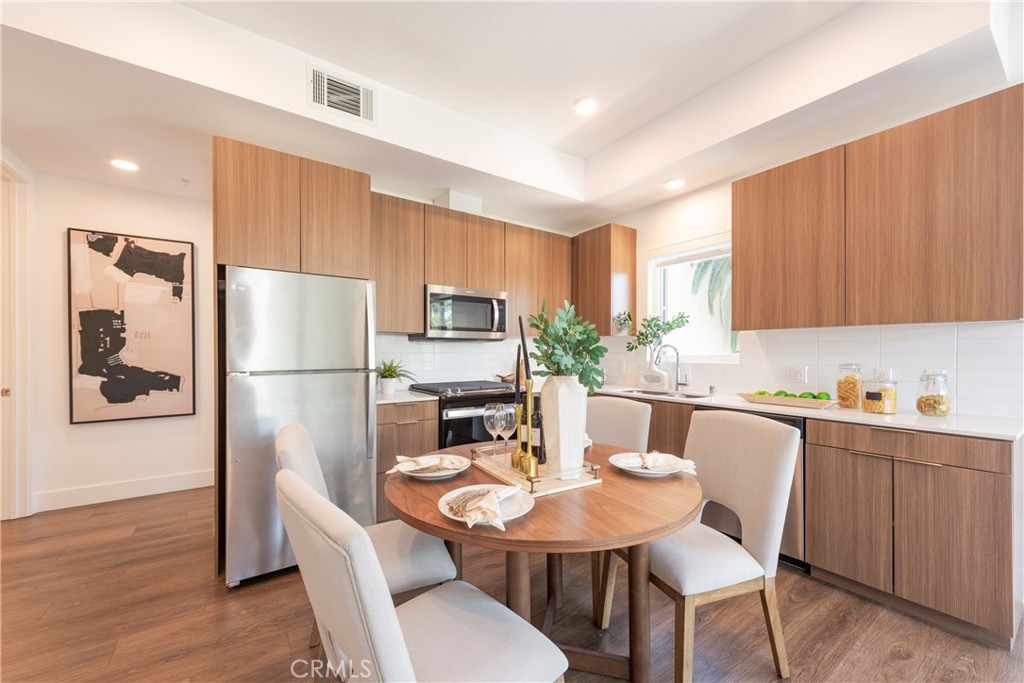 709 E Walnut Street 420