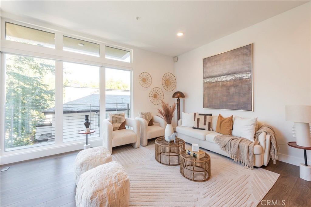 709 E Walnut Street 420