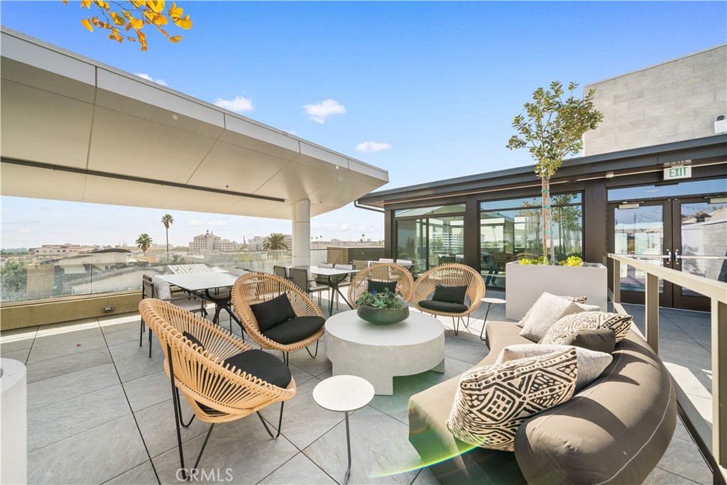 709 E Walnut Street 420