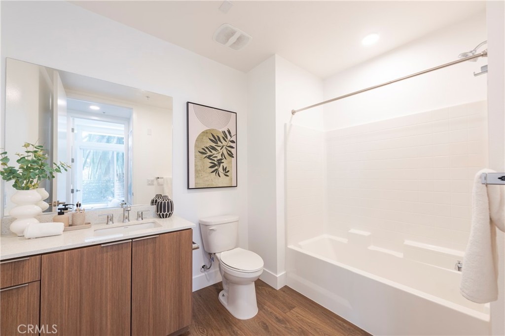 709 E Walnut Street 420