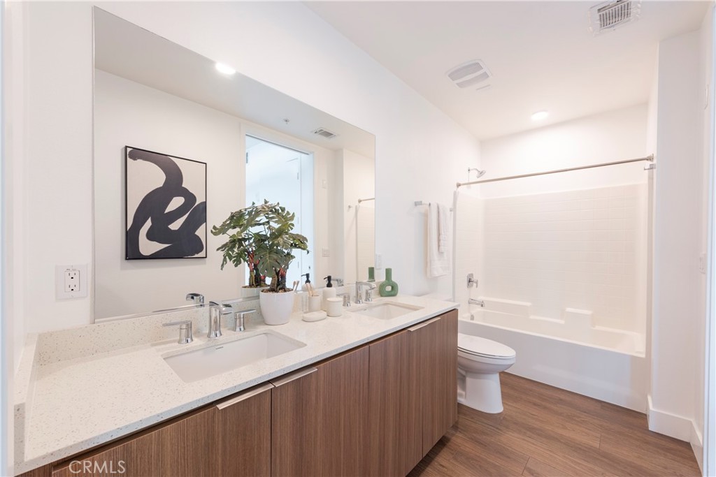 709 E Walnut Street 420