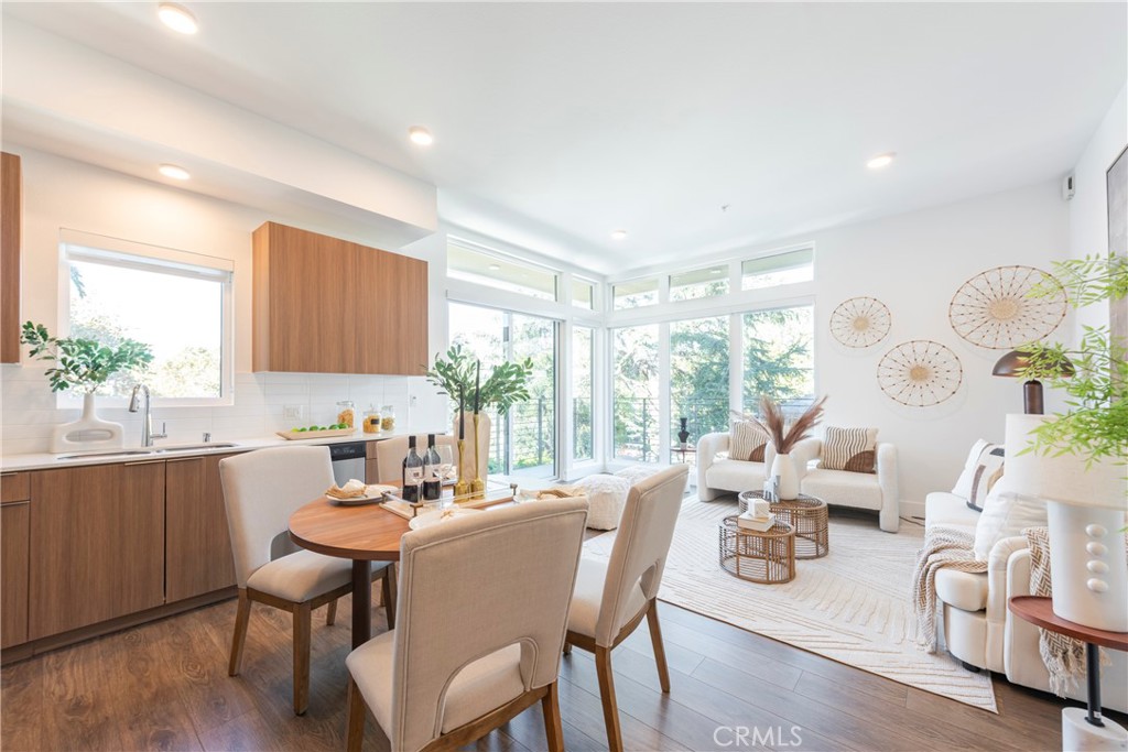 709 E Walnut Street 420