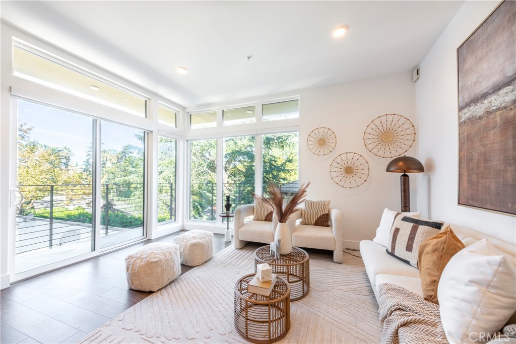 709 E Walnut Street 420