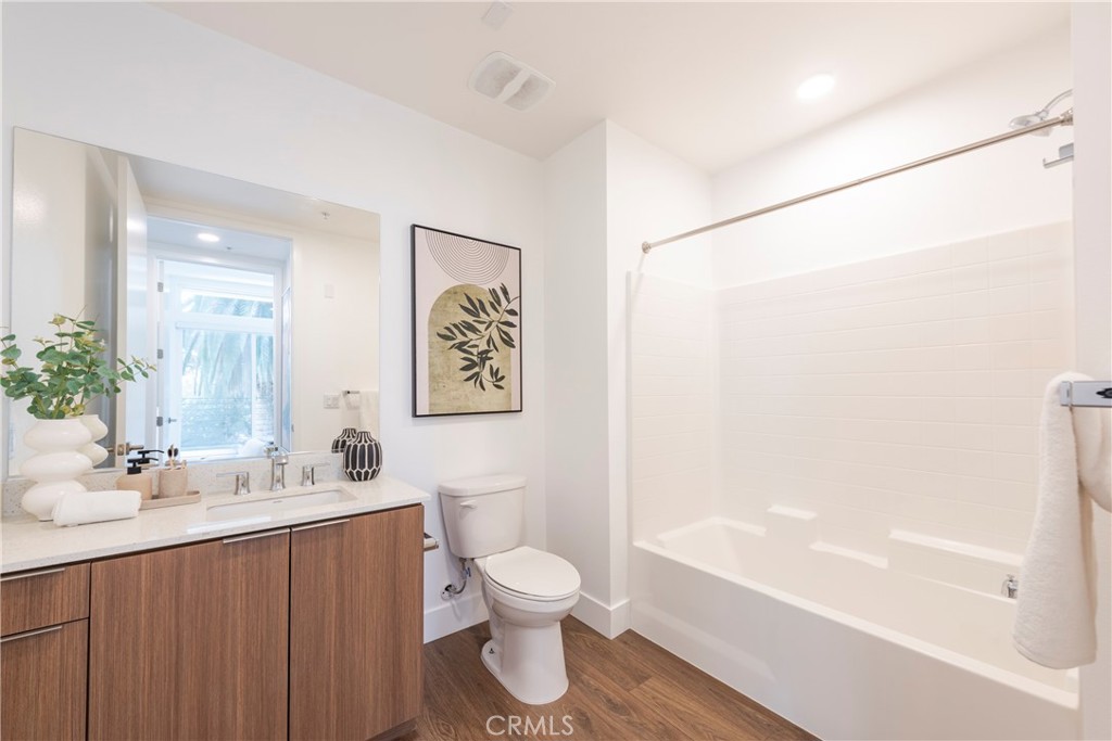 709 E Walnut Street 420