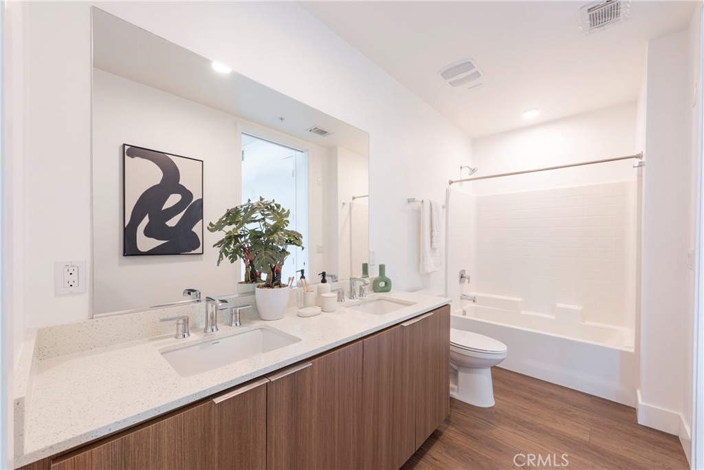 709 E Walnut Street 420