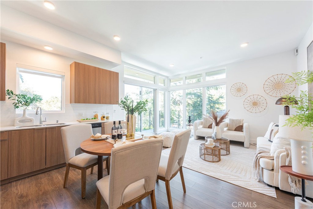 709 E Walnut Street 420