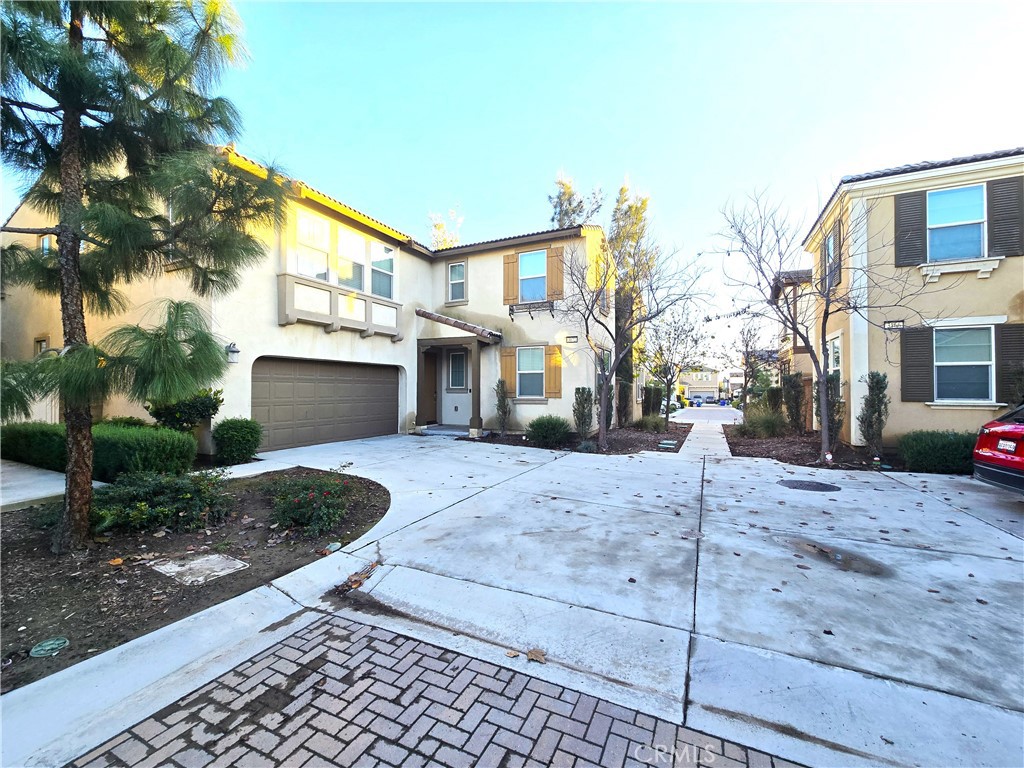 3172 E Mt Rainier Dr