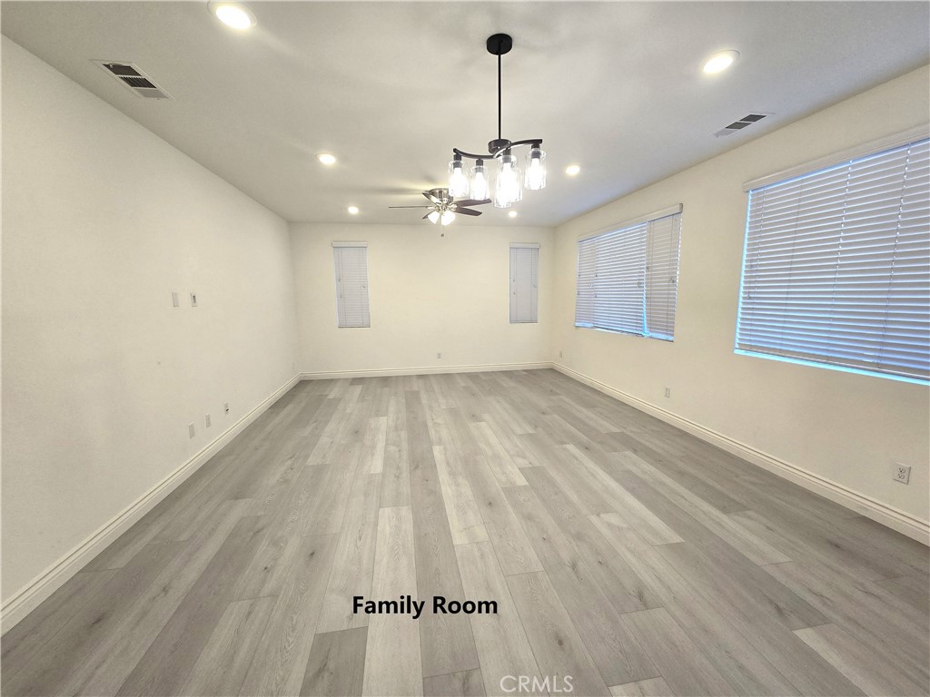 3172 E Mt Rainier Dr