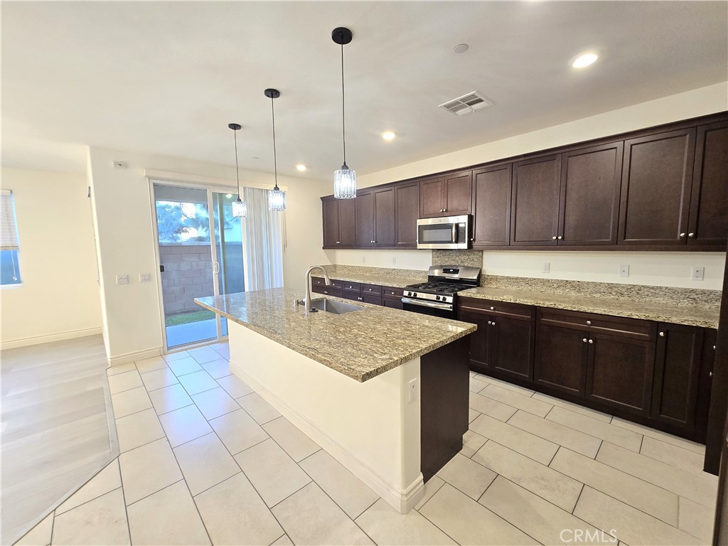 3172 E Mt Rainier Dr