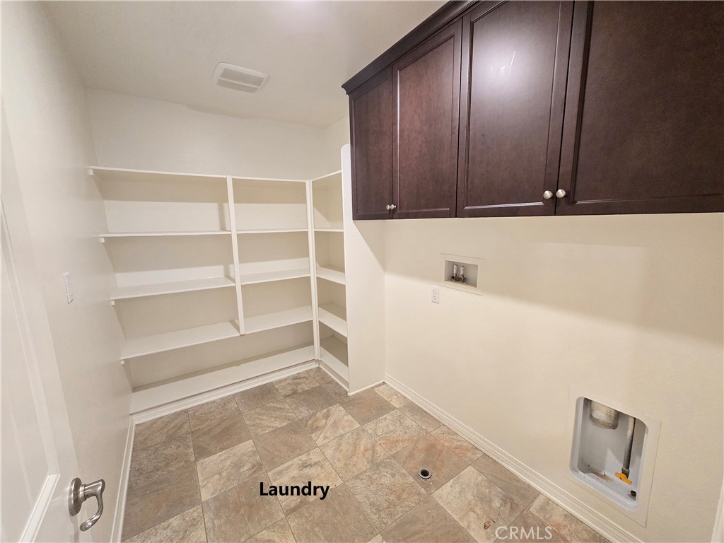 3172 E Mt Rainier Dr