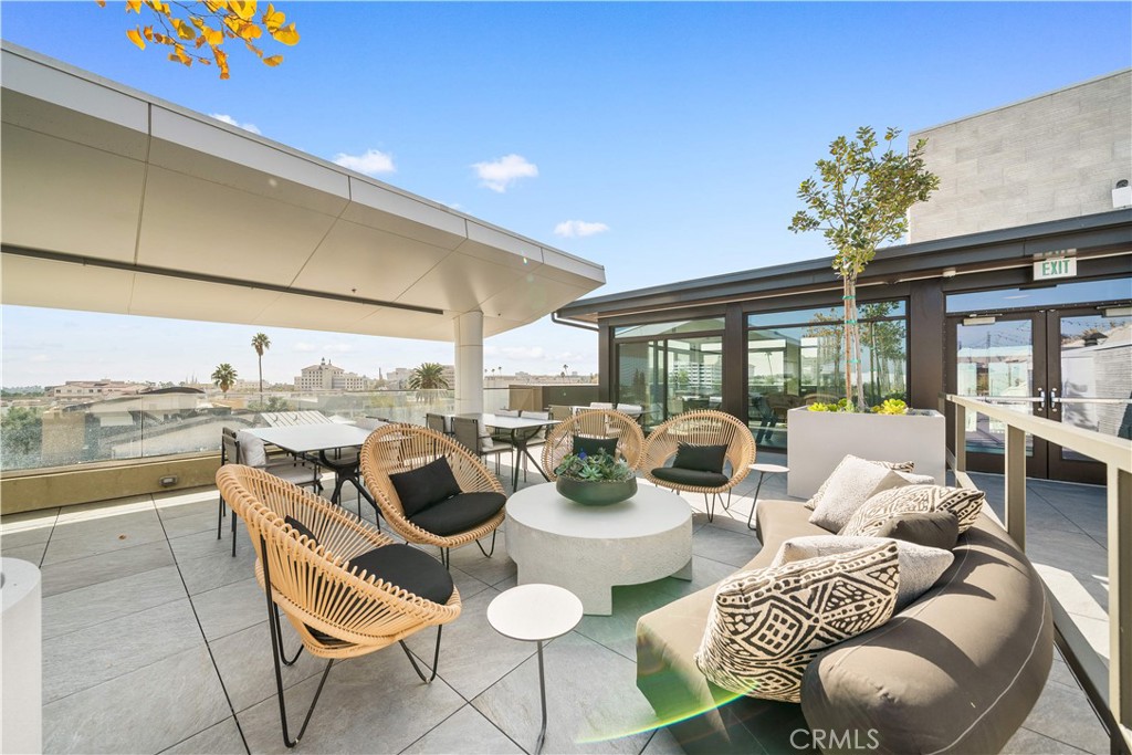 709 E Walnut Street 319