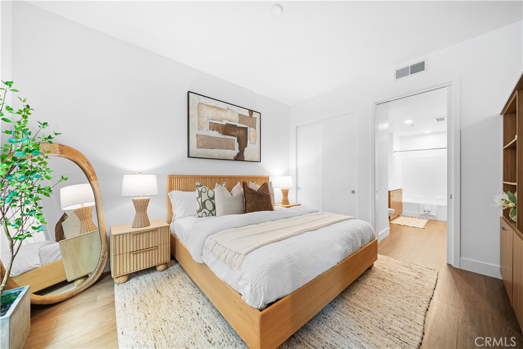 709 E Walnut Street 319