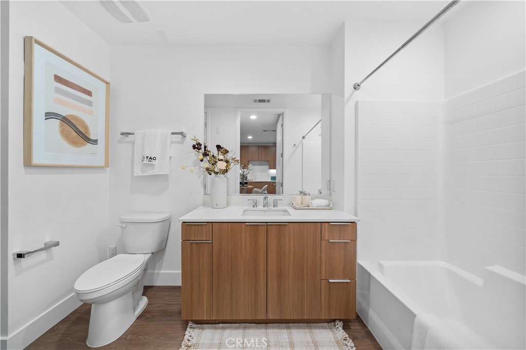 709 E Walnut Street 319