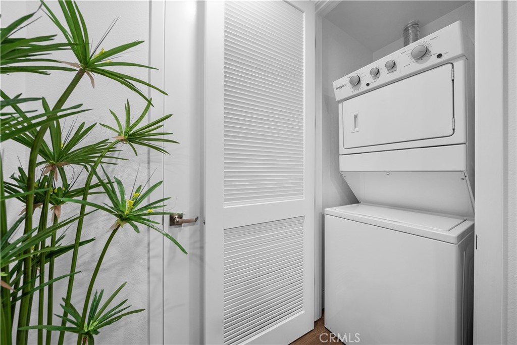 709 E Walnut Street 319