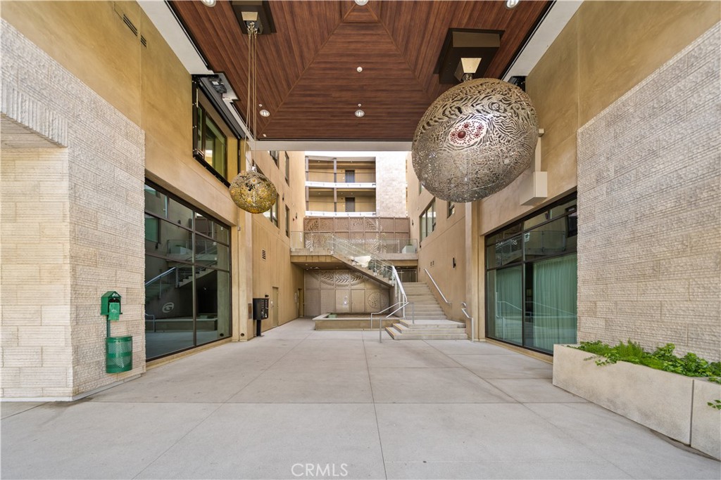 709 E Walnut Street 319