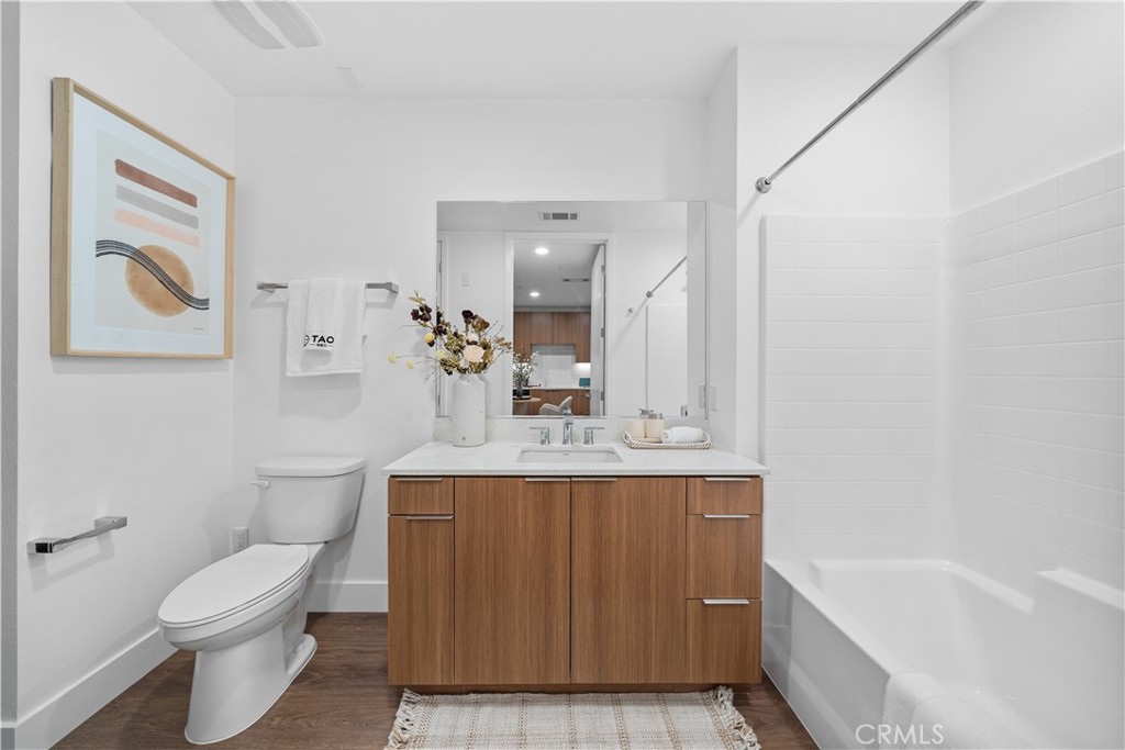 709 E Walnut Street 319