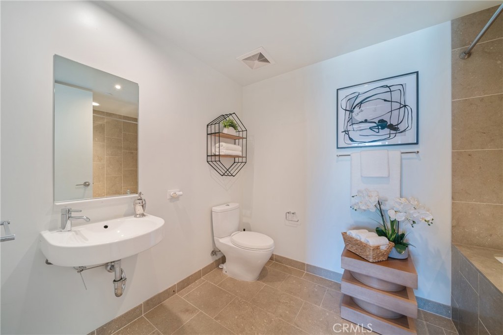 6250 Hollywood Blvd 7G