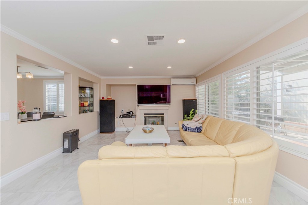 1528 W Delvale