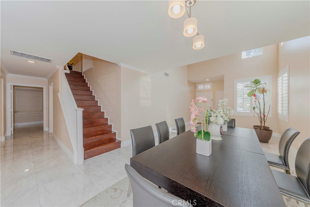 1528 W Delvale