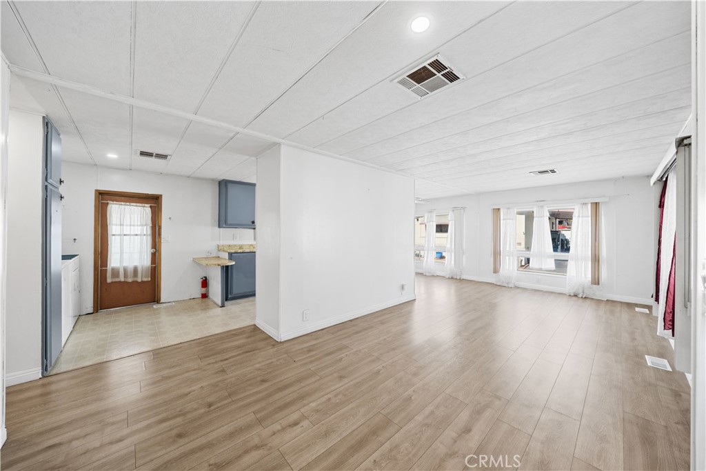 1035 E Huntington