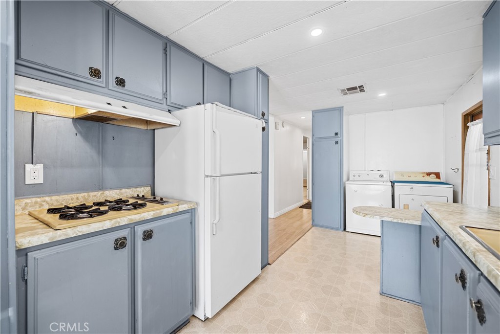 1035 E Huntington