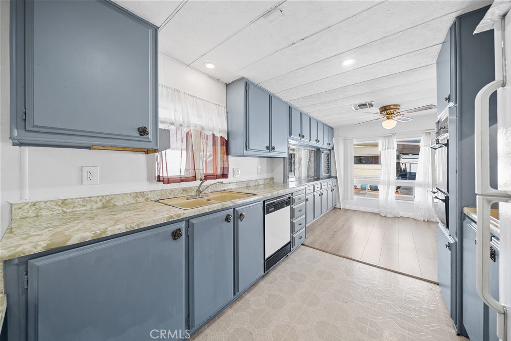 1035 E Huntington