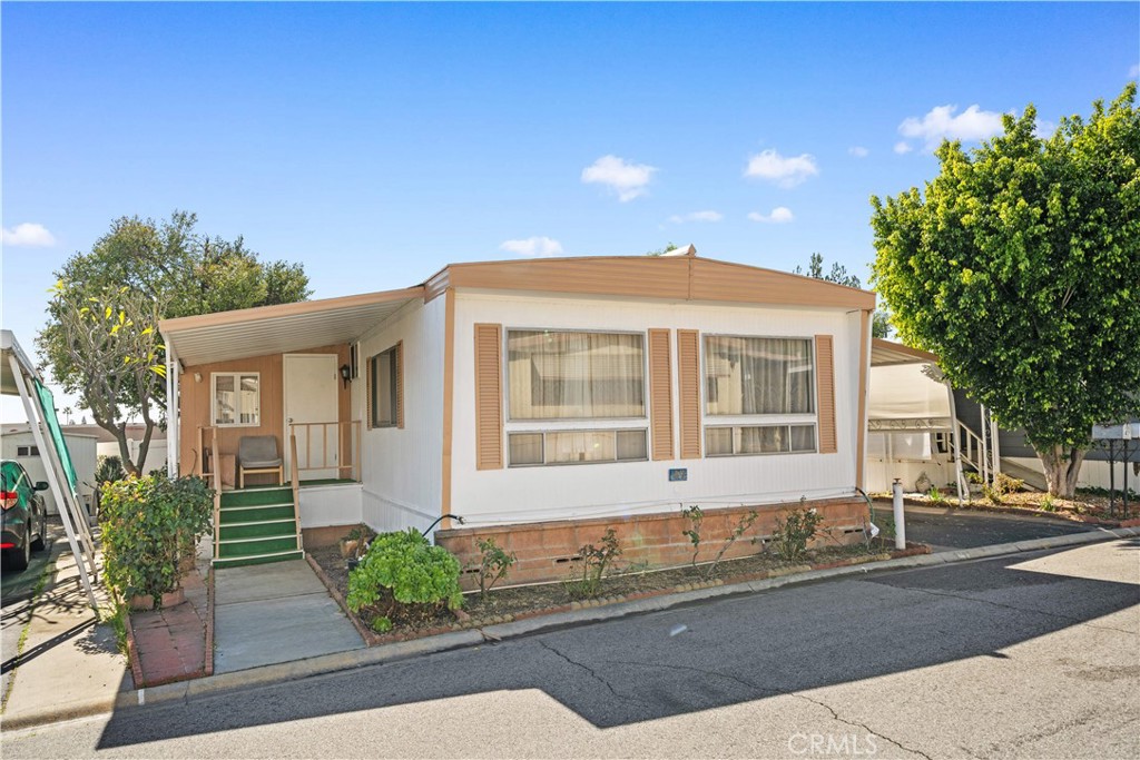 1035 E Huntington