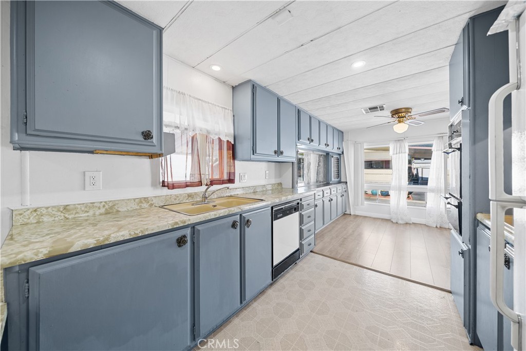 1035 E Huntington