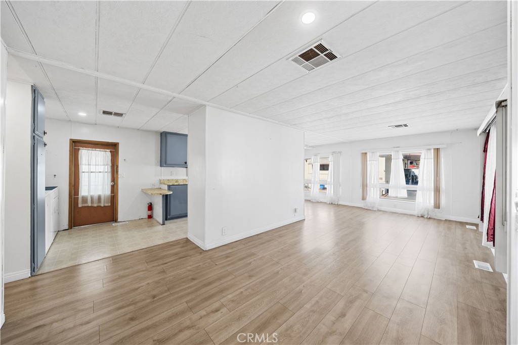 1035 E Huntington