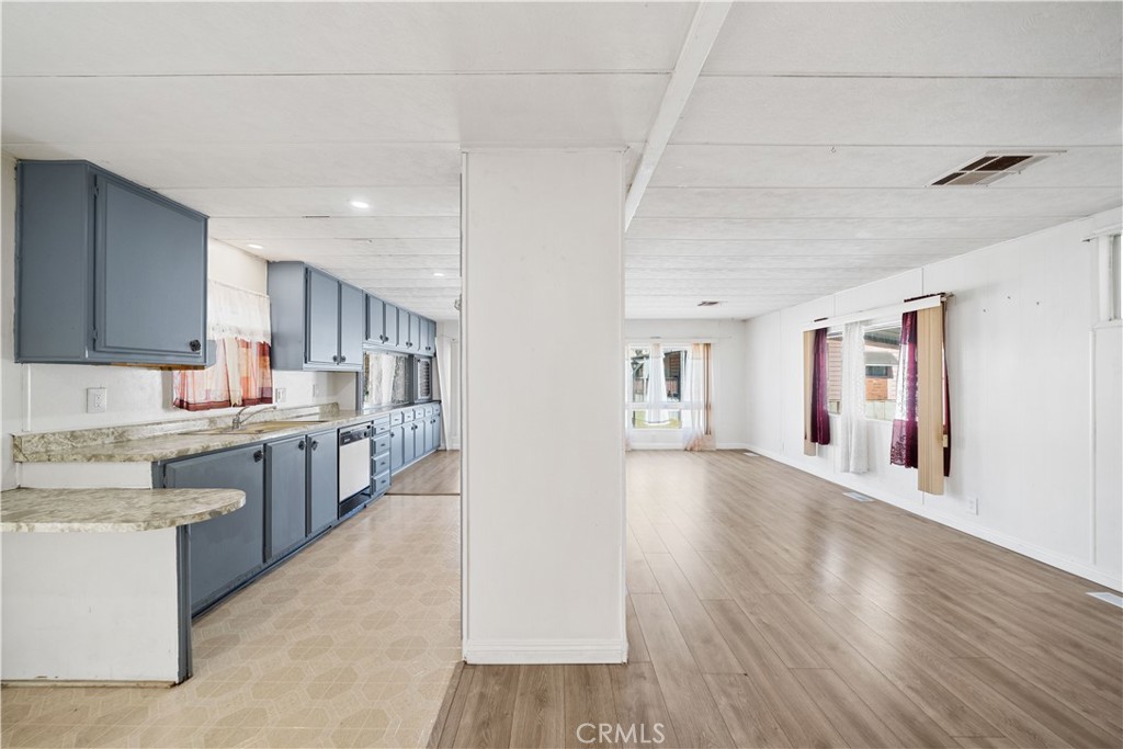 1035 E Huntington