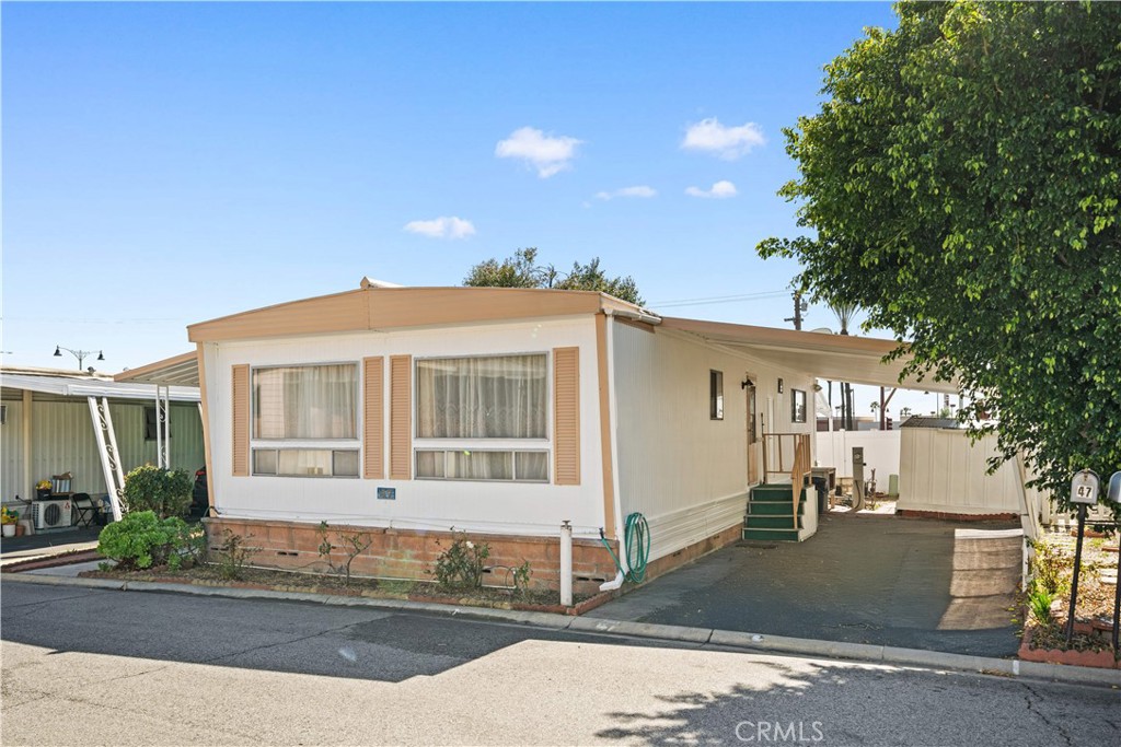 1035 E Huntington