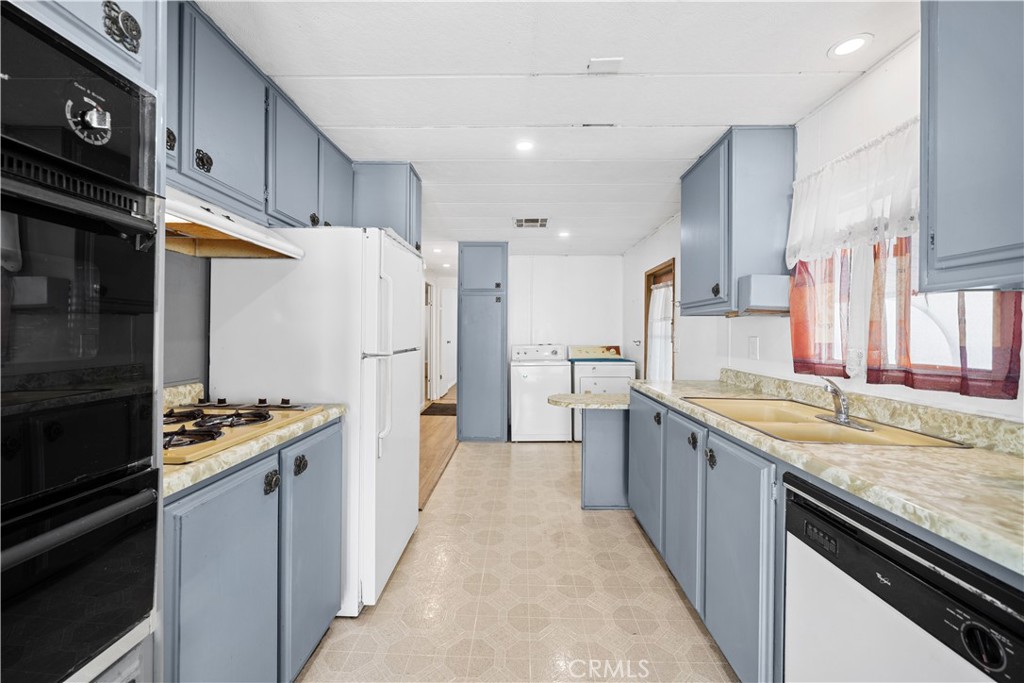 1035 E Huntington