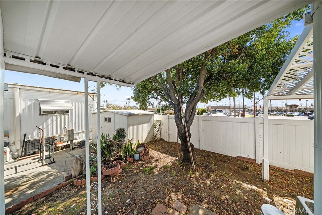 1035 E Huntington