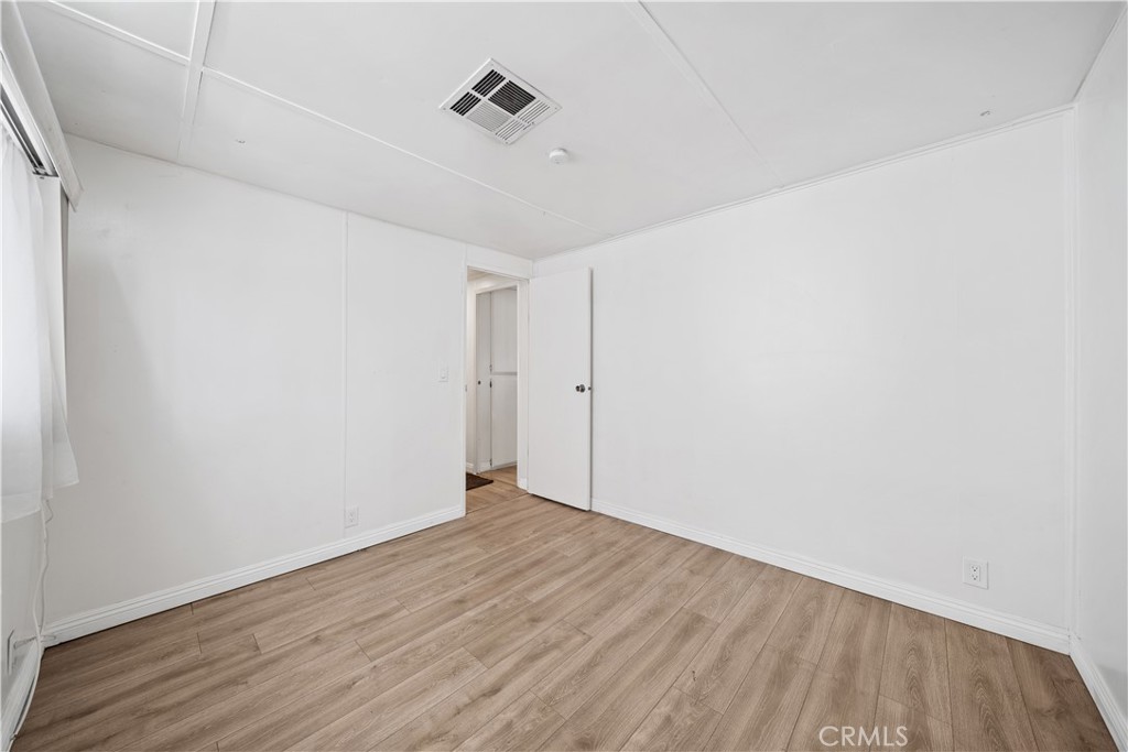 1035 E Huntington
