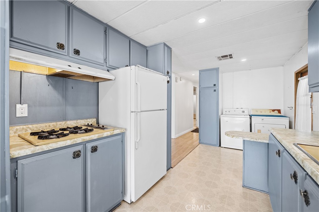 1035 E Huntington