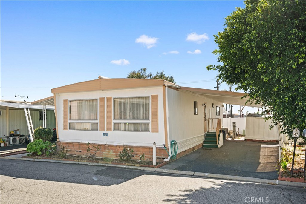 1035 E Huntington