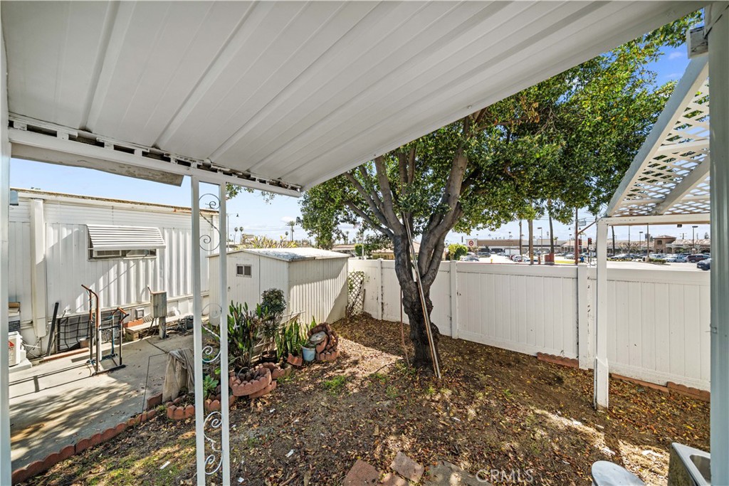 1035 E Huntington