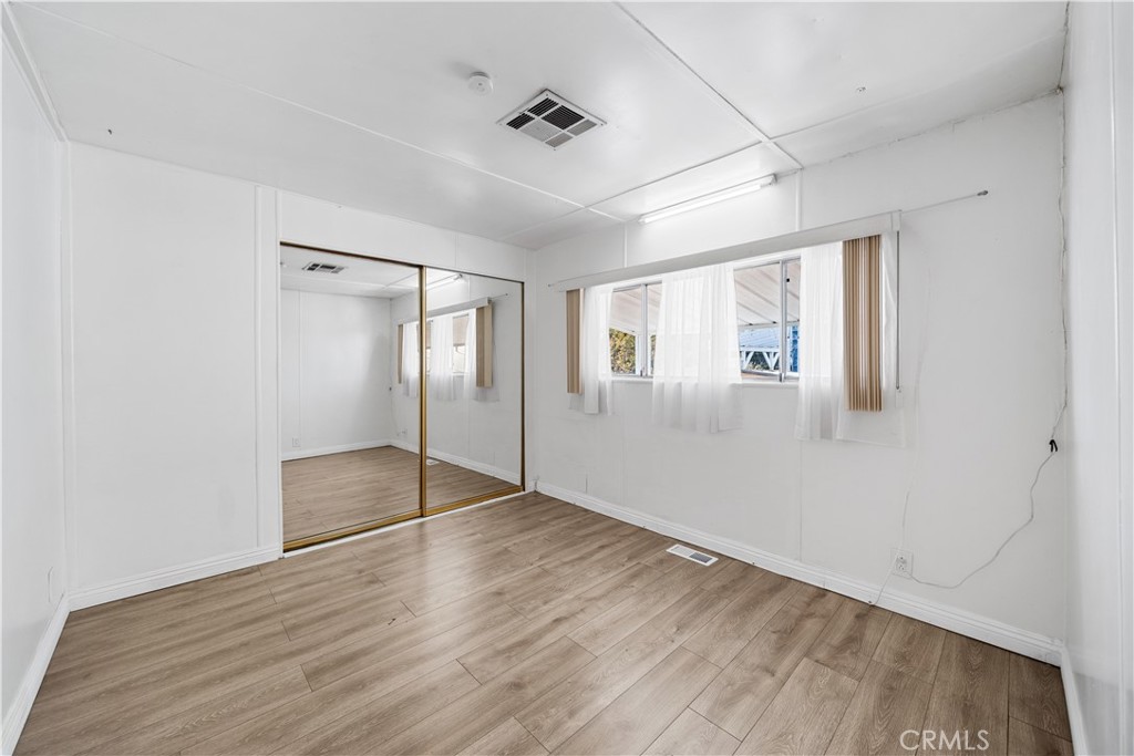 1035 E Huntington