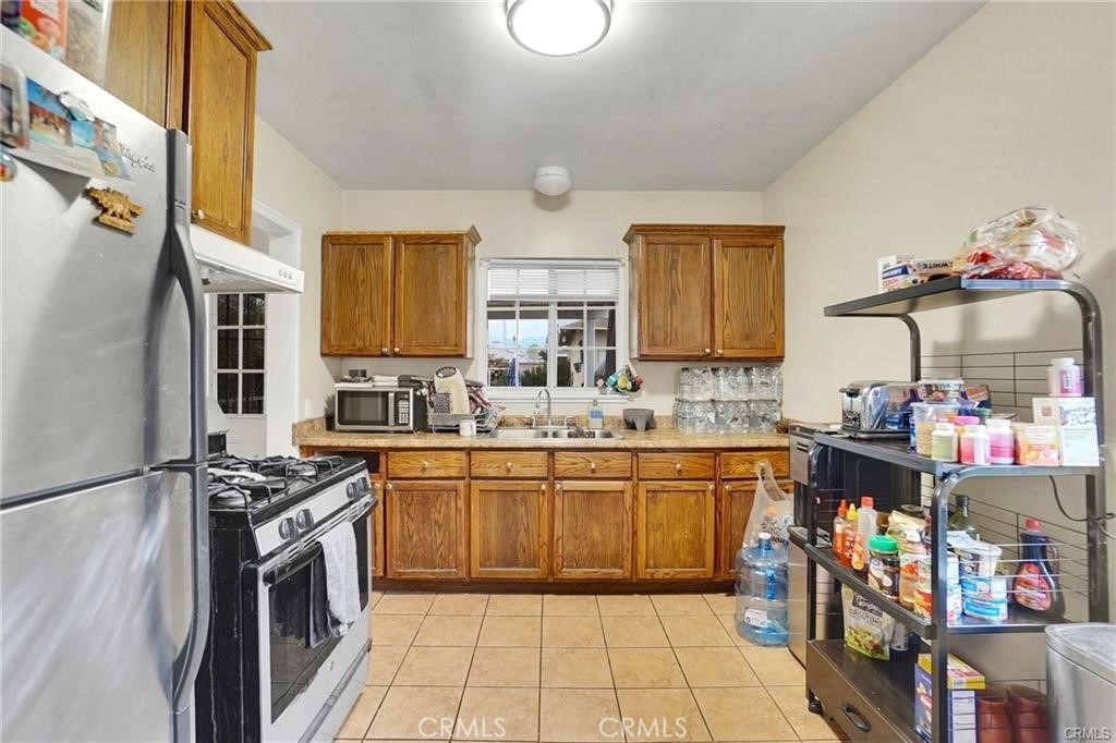 1303 1305 E Kingsley Avenue