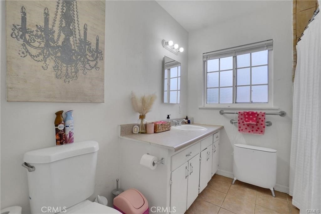 1303 1305 E Kingsley Avenue