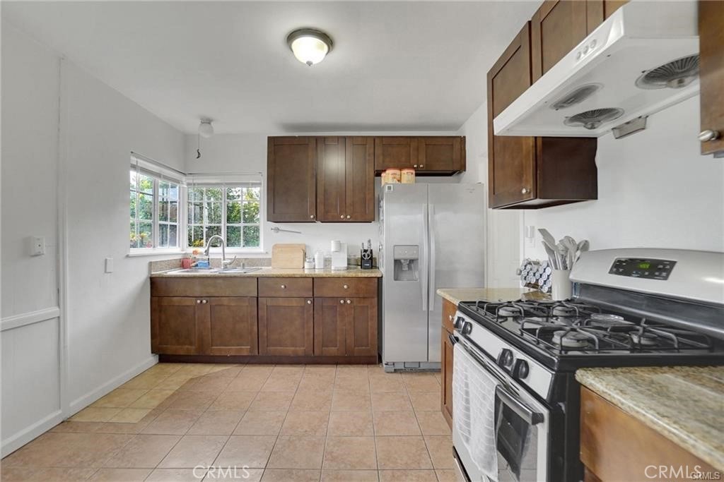 1303 1305 E Kingsley Avenue