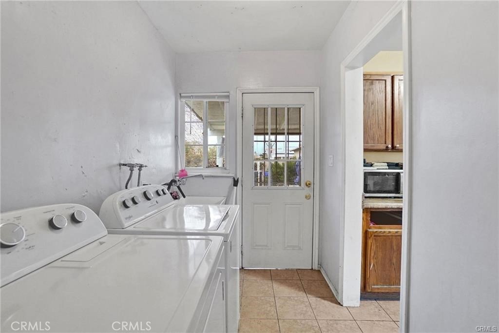 1303 1305 E Kingsley Avenue