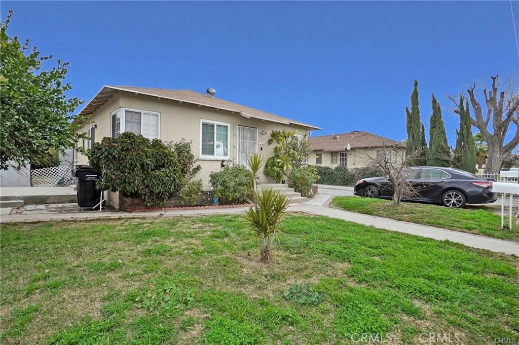 1303 1305 E Kingsley Avenue