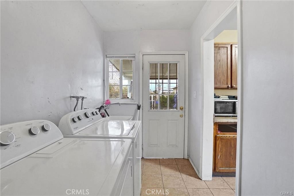 1303 1305 E Kingsley Avenue