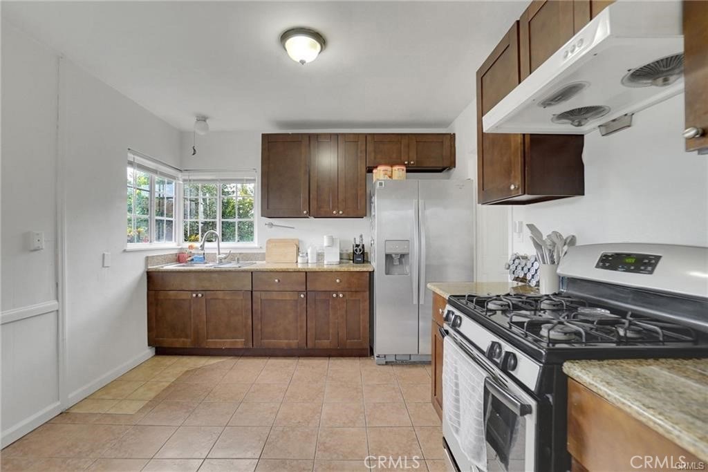 1303 1305 E Kingsley Avenue