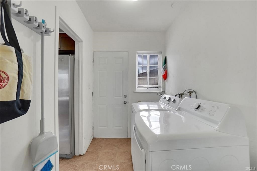 1303 1305 E Kingsley Avenue