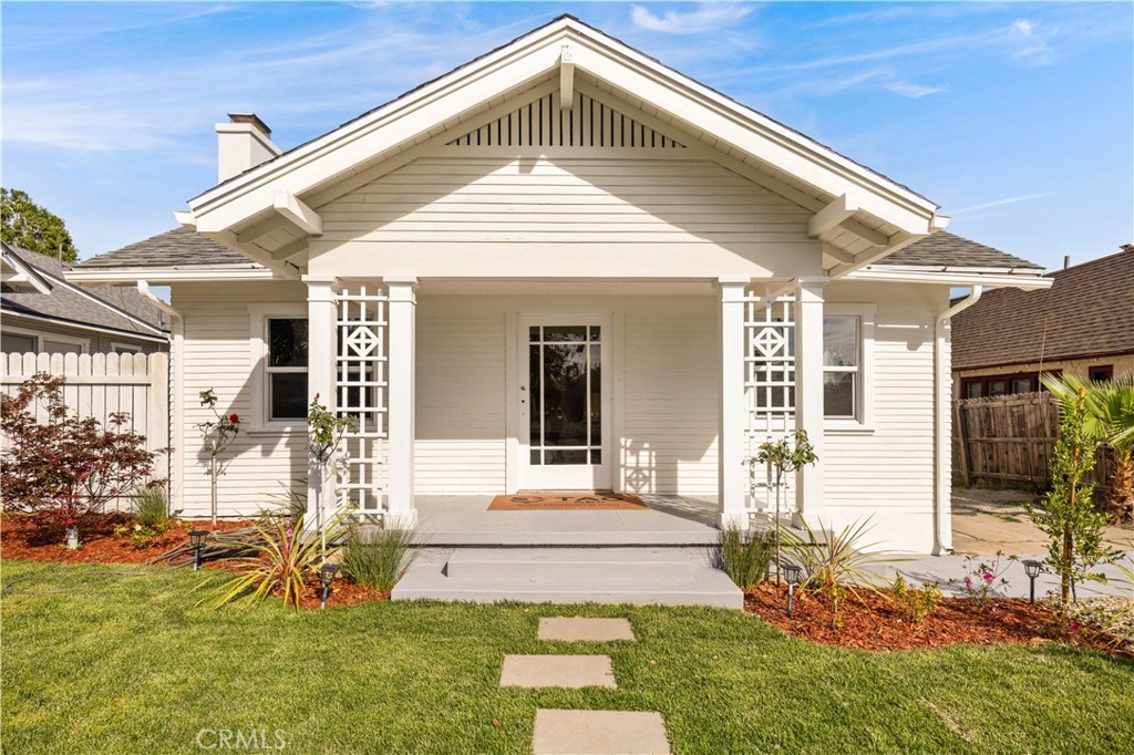 1166 North El Molino Avenue