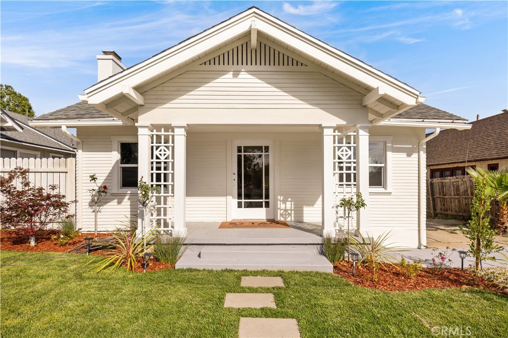 1166 North El Molino Avenue