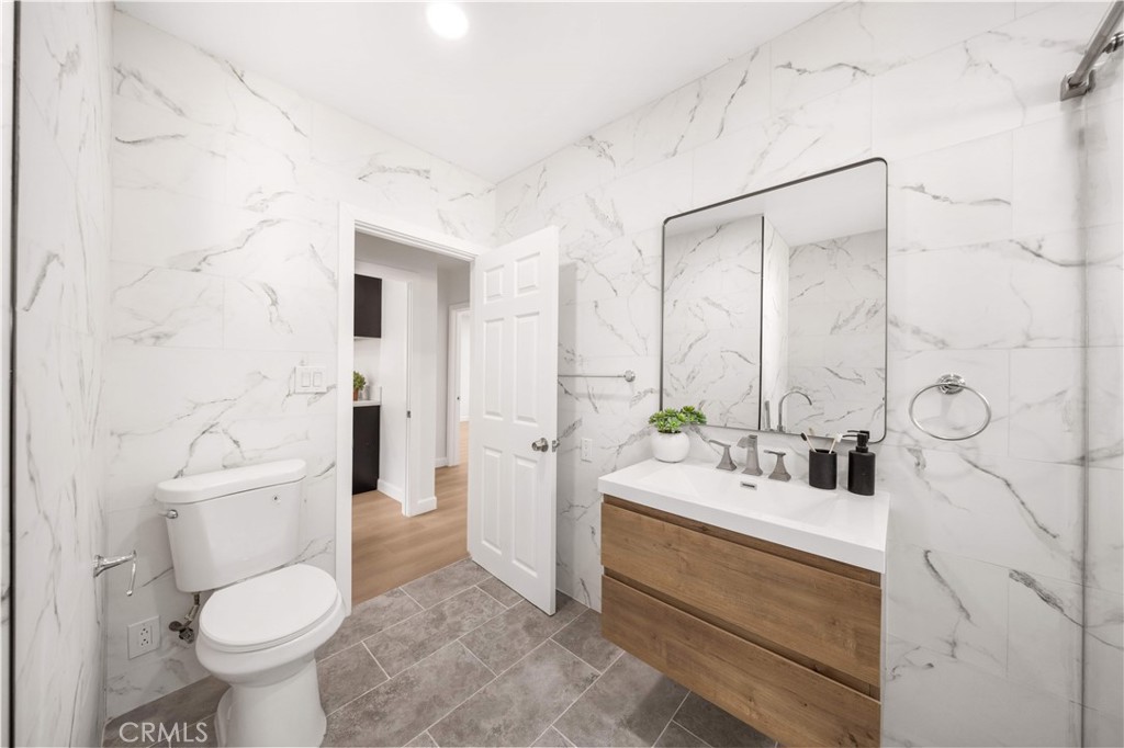 1166 North El Molino Avenue